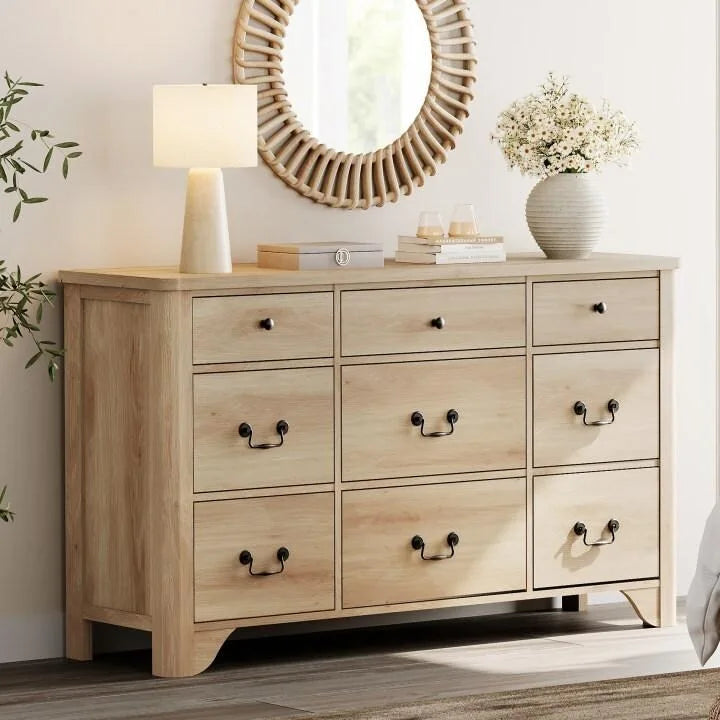 Commode Campagnarde à 9 Tiroirs avec Bords Courbés de 136 cm de Large - Compatible Meuble TV