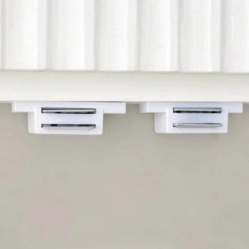 Meuble de salle de bain de style ferme avec tiroirs, casiers de porte et étagères