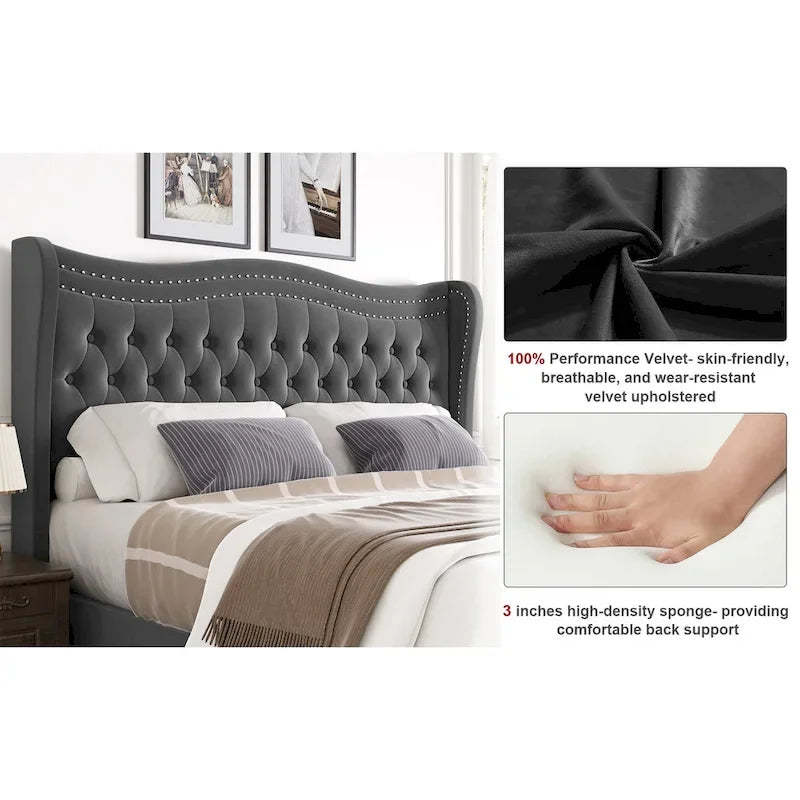 Lit plateforme en velours avec tête de lit sculptée et clous décoratifs en cuivre