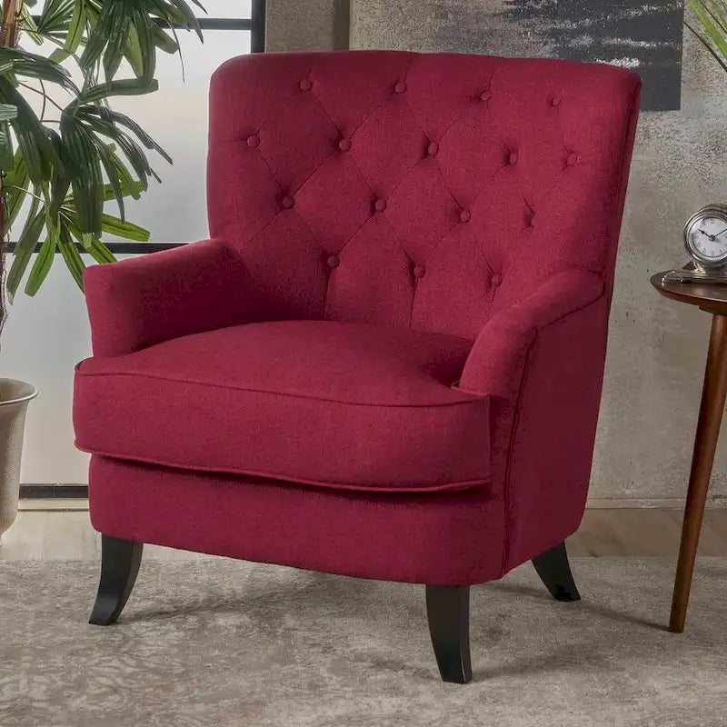 Fauteuil club en tissu capitonné avec dossier incurvé et pieds en bouleau