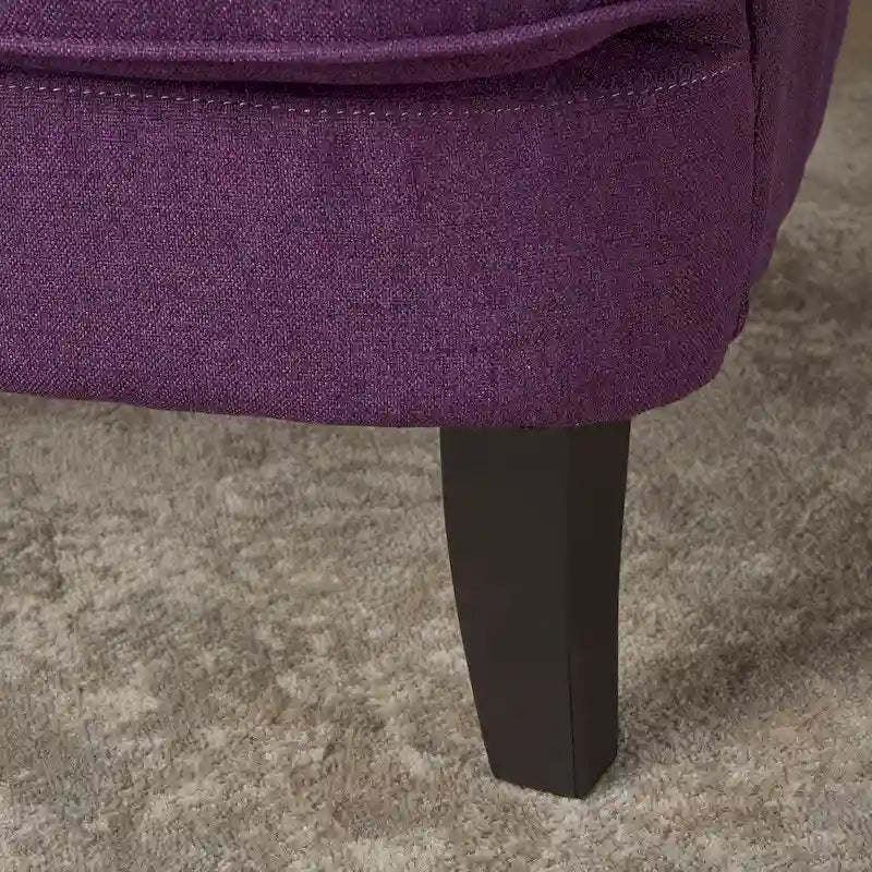Fauteuil club en tissu capitonné avec dossier incurvé et pieds en bouleau