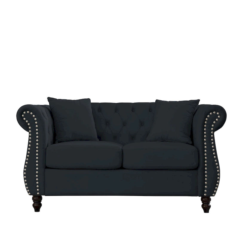 Canapé 2 places Chesterfiled en velours noir avec dossier touffeté, accoudoirs roulés et garniture cloutée
