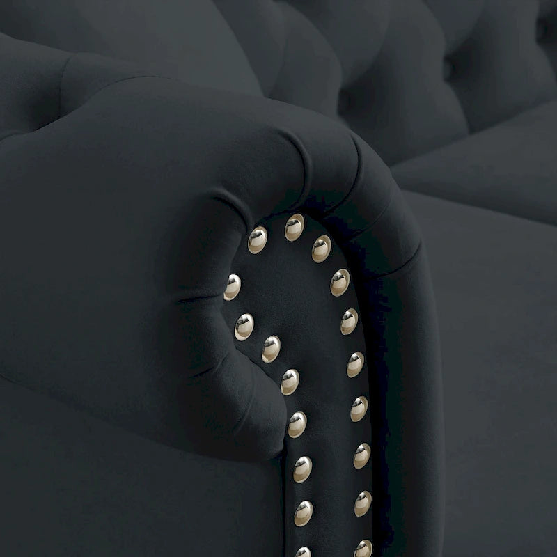 Canapé 2 places Chesterfiled en velours noir avec dossier touffeté, accoudoirs roulés et garniture cloutée