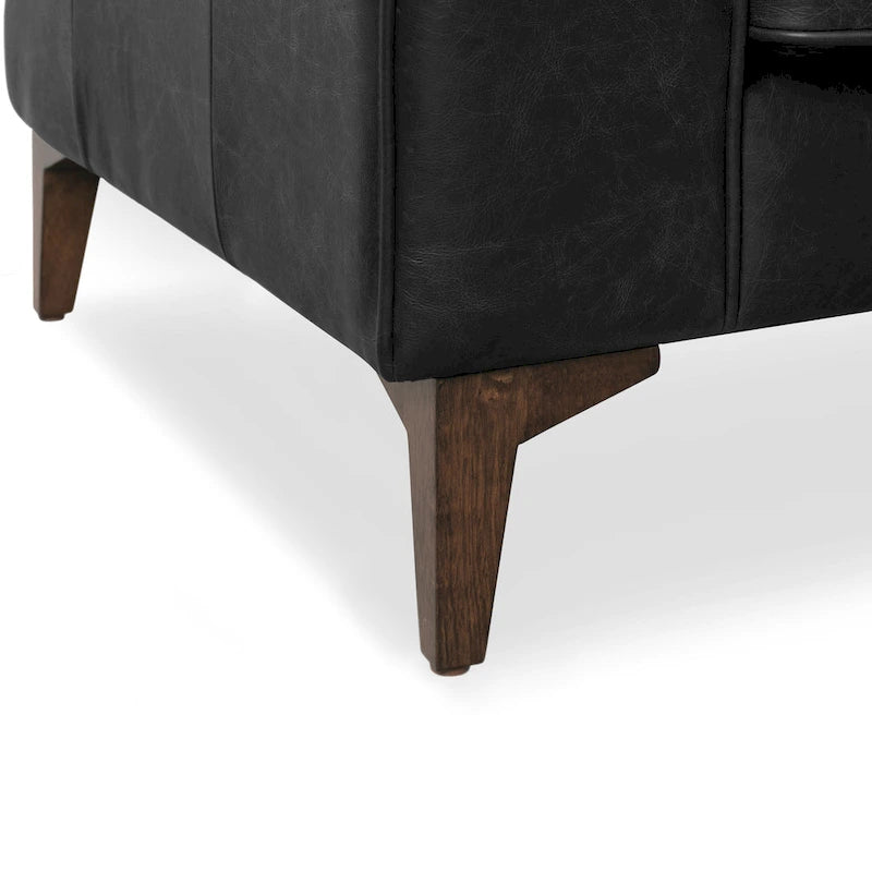 Fauteuil de salon capitonné en cuir italien avec pieds en bois massif et coussin en plumes
