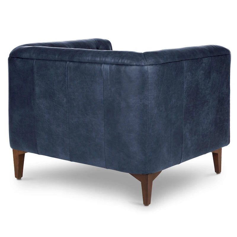 Fauteuil de salon capitonné en cuir italien avec pieds en bois massif et coussin en plumes