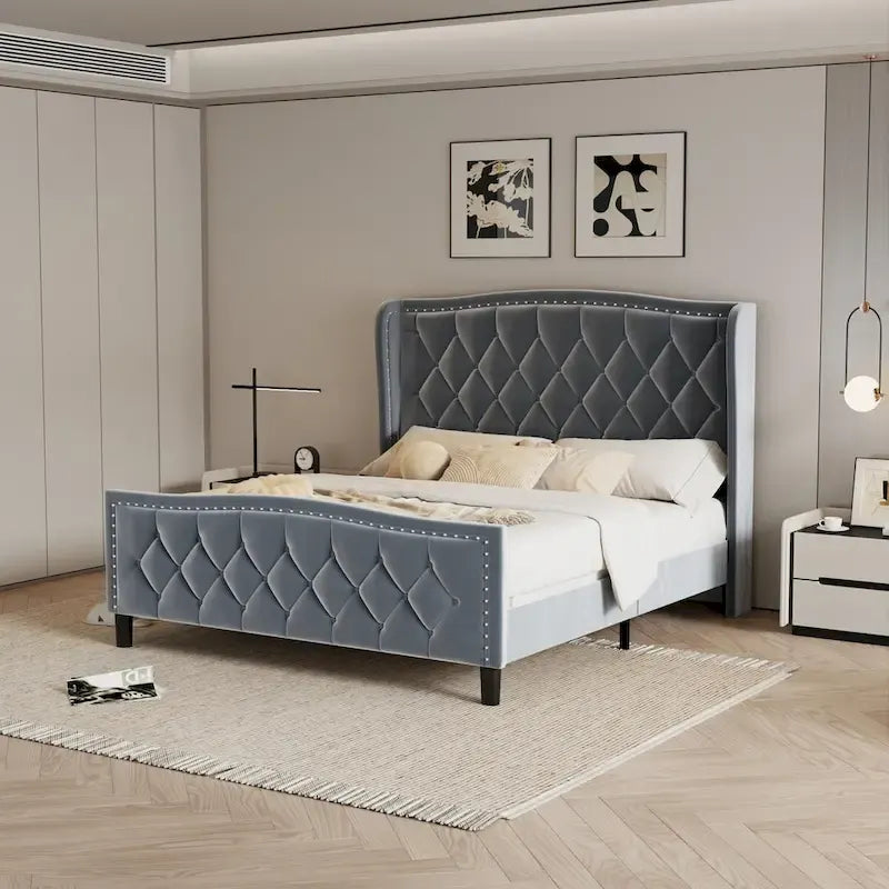Lit plateforme Queen en velours avec tête de lit capitonnée et lattes en bois